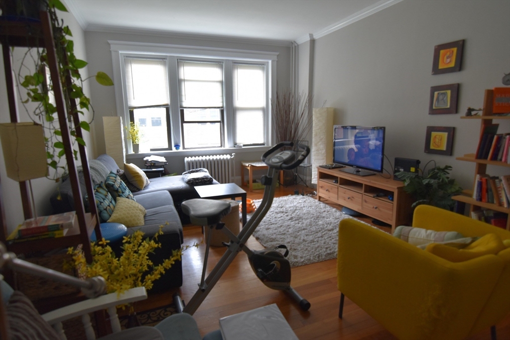 3 bed, 1 bath apartment for rent at 9 Greenway Ct Unit 6, Coolidge Corner — photo 5 of 12