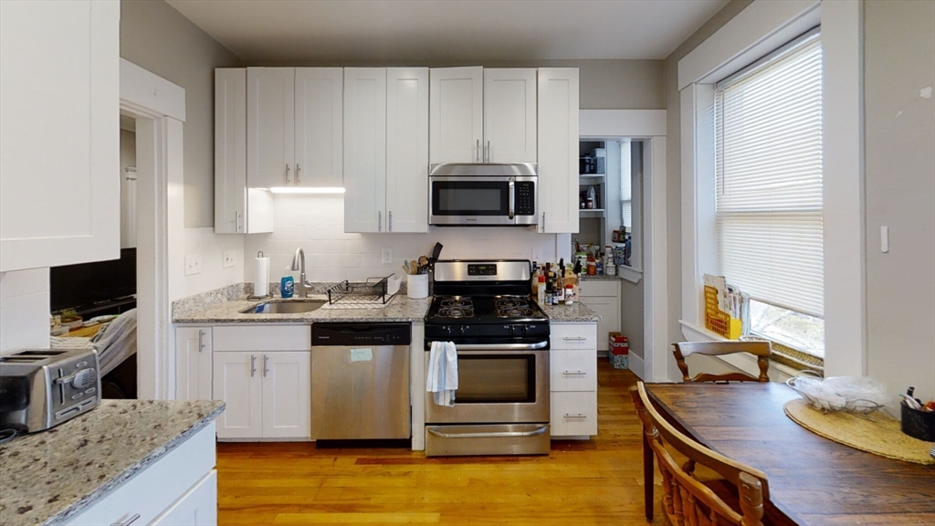 3 bed, 1 bath apartment for rent at 9 Greenway Ct Unit 6, Coolidge Corner — photo 1 of 12