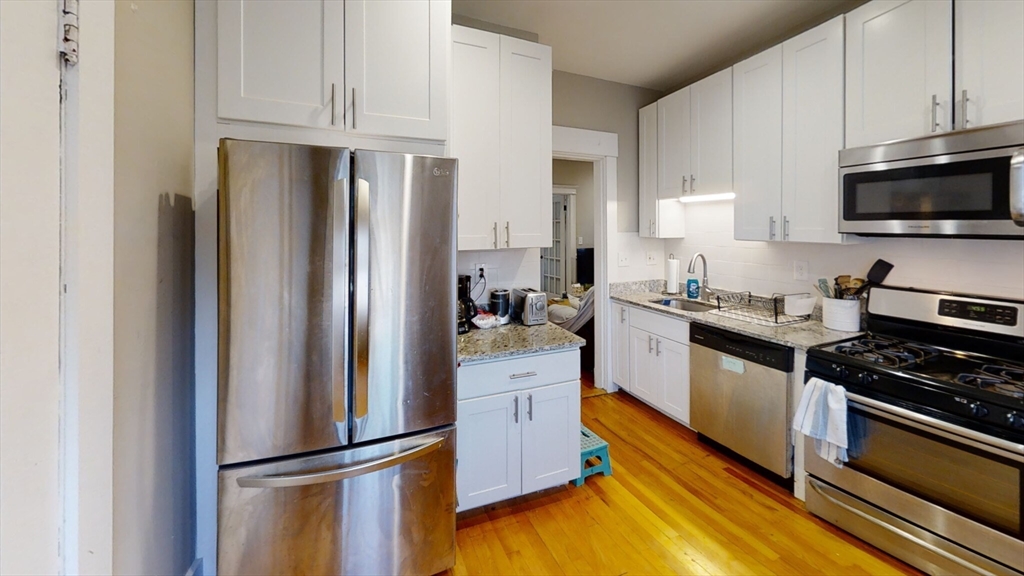 3 bed, 1 bath apartment for rent at 9 Greenway Ct Unit 6, Coolidge Corner — photo 2 of 12