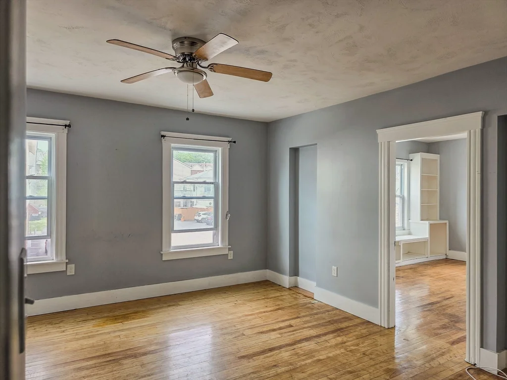 3 bed, 1 bath apartment for rent at 9 Greenwood St Unit 4, Worcester — photo 3 of 16