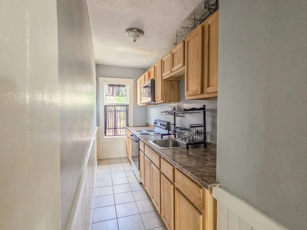 3 bed, 1 bath apartment for rent at 9 Greenwood St Unit 4, Worcester — photo 8 of 16