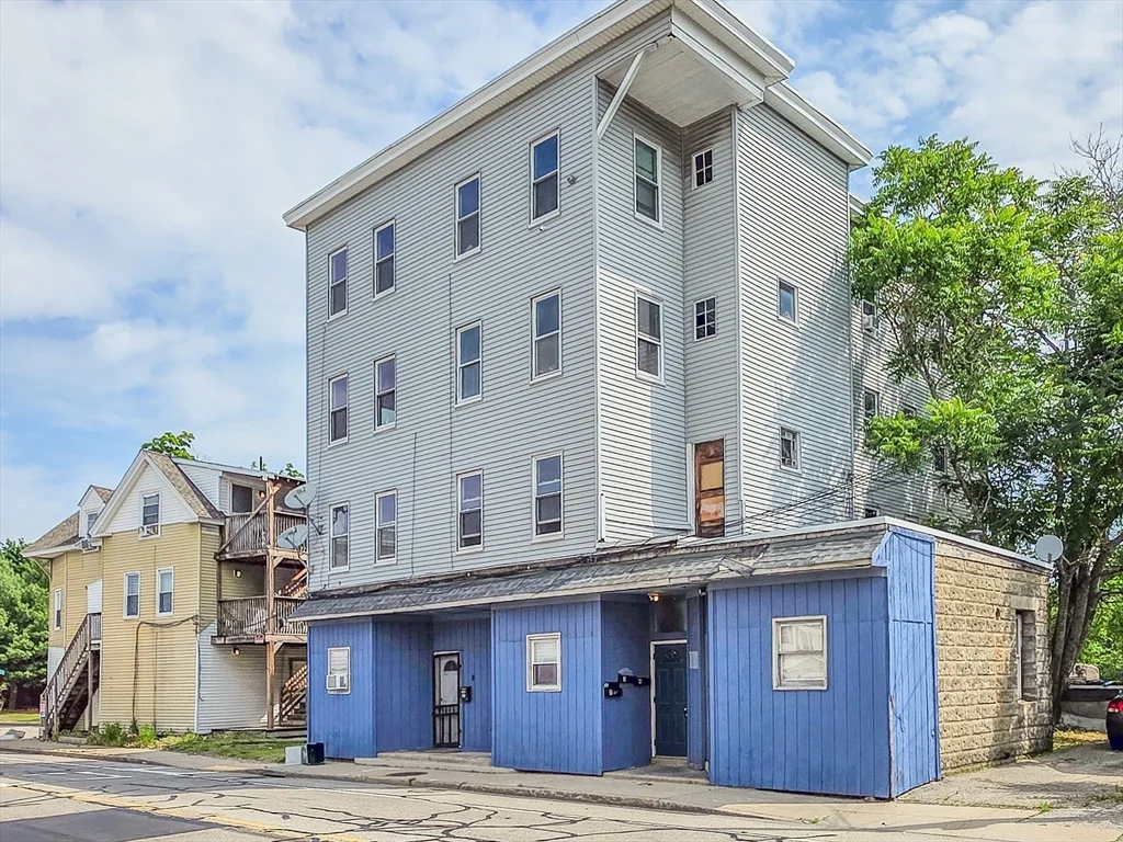 3 bed, 1 bath apartment for rent at 9 Greenwood St Unit 4, Worcester — photo 16 of 16