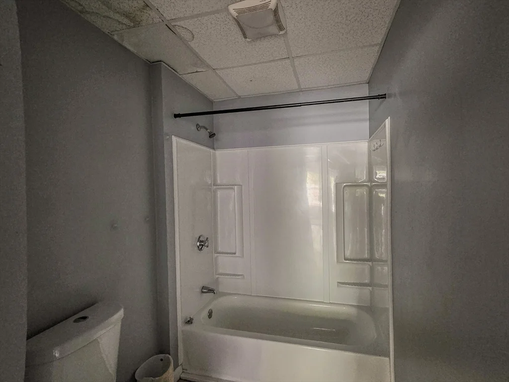 3 bed, 1 bath apartment for rent at 9 Greenwood St Unit 4, Worcester — photo 15 of 16