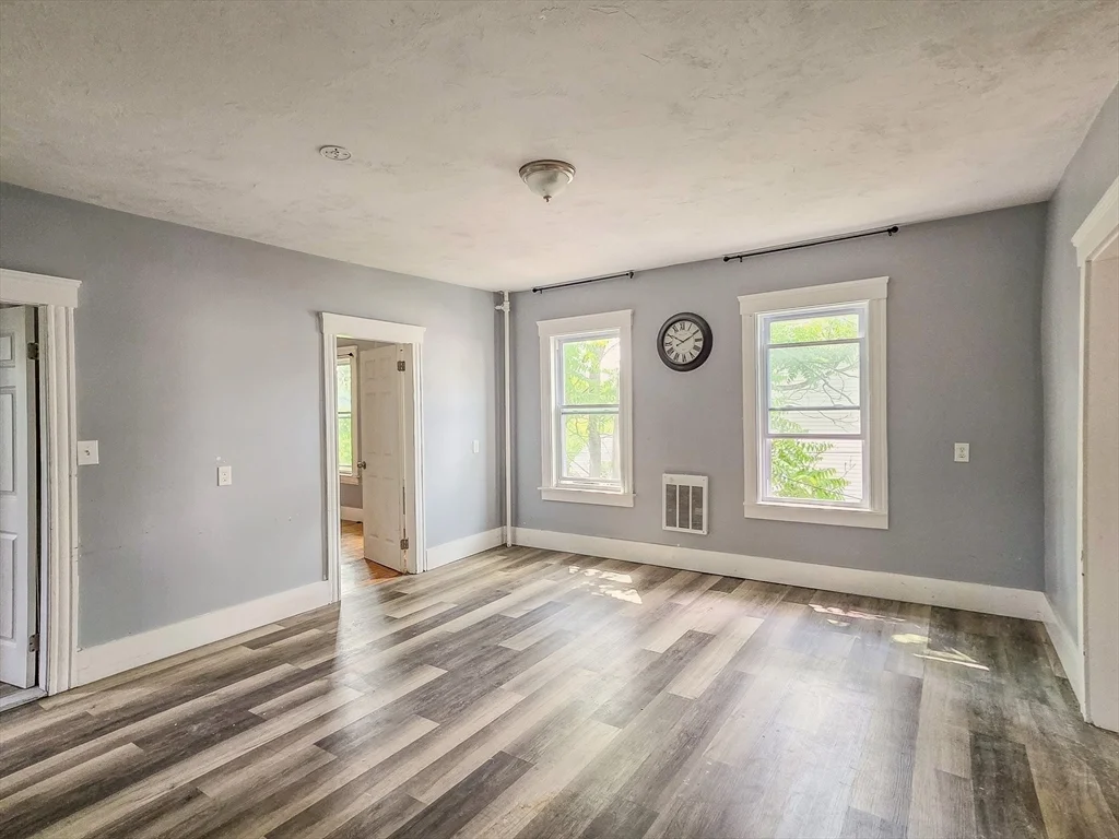 3 bed, 1 bath apartment for rent at 9 Greenwood St Unit 4, Worcester — photo 7 of 16