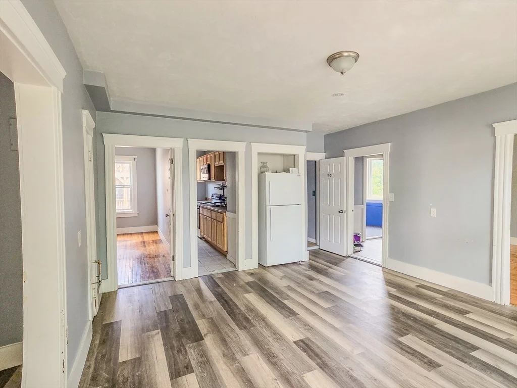 3 bed, 1 bath apartment for rent at 9 Greenwood St Unit 4, Worcester — photo 6 of 16