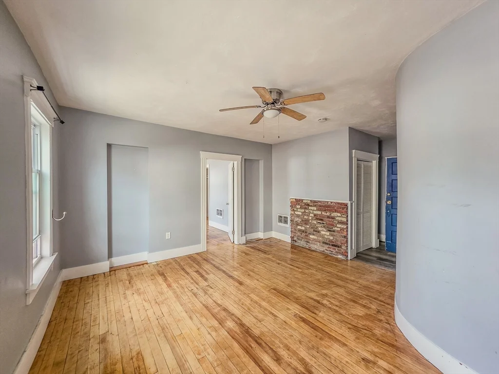 3 bed, 1 bath apartment for rent at 9 Greenwood St Unit 4, Worcester — photo 1 of 16