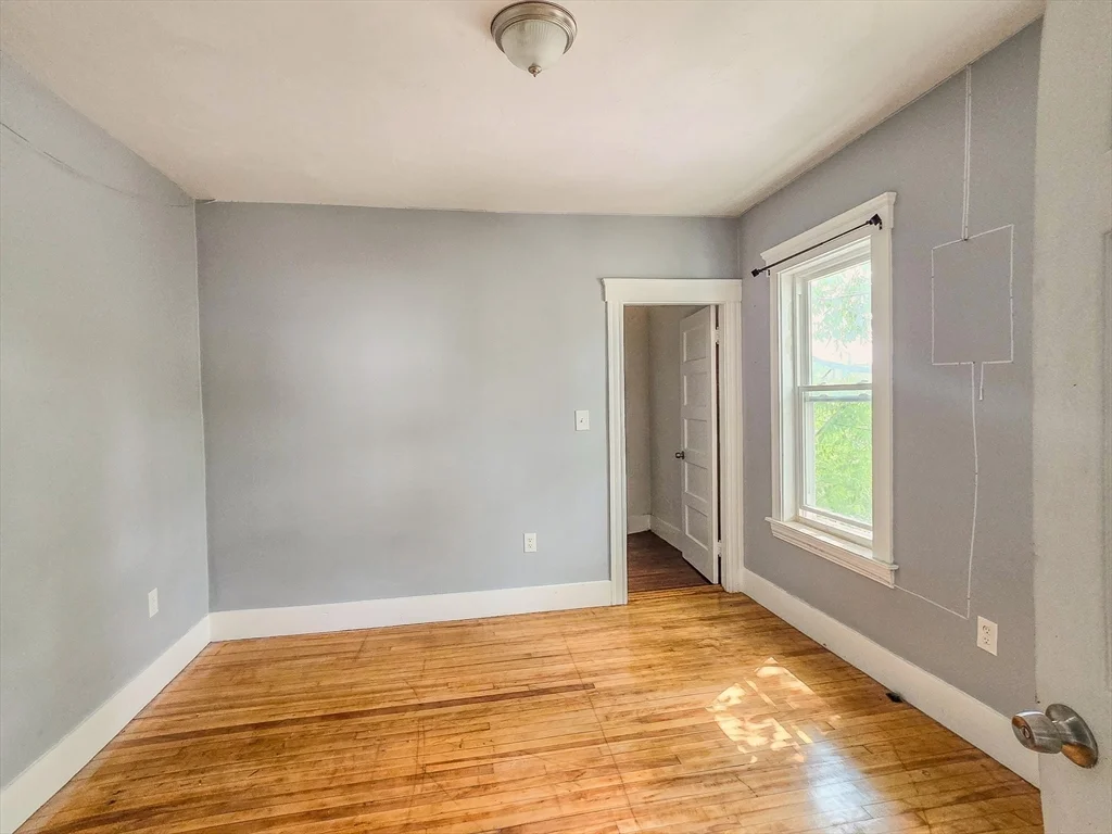 3 bed, 1 bath apartment for rent at 9 Greenwood St Unit 4, Worcester — photo 11 of 16