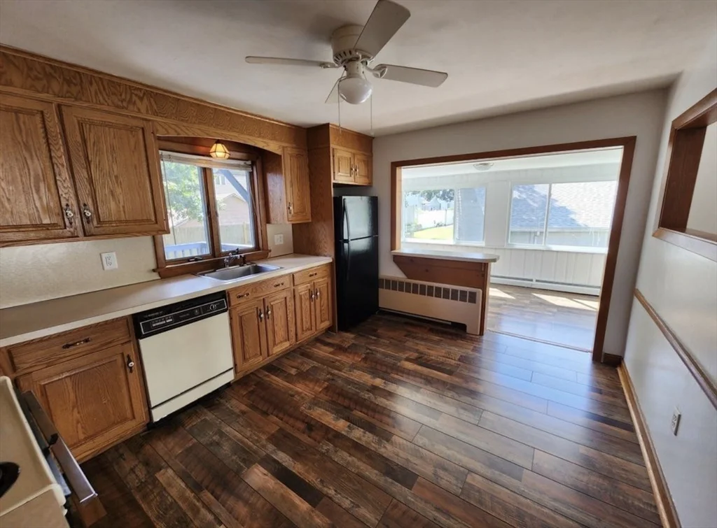 3 bed, 1 bath apartment for rent at 9 Gregg St Unit 9, Woburn — photo 4 of 22