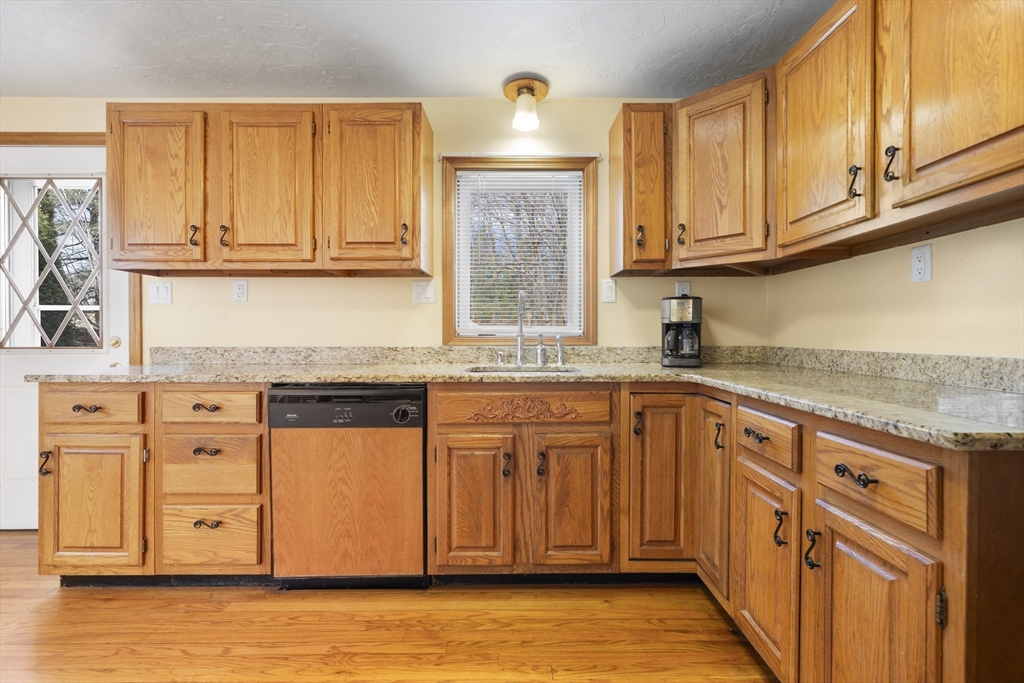 2 bed, 1 bath apartment for rent at 9 Greylock Ave Unit 1, Shrewsbury — photo 2 of 22