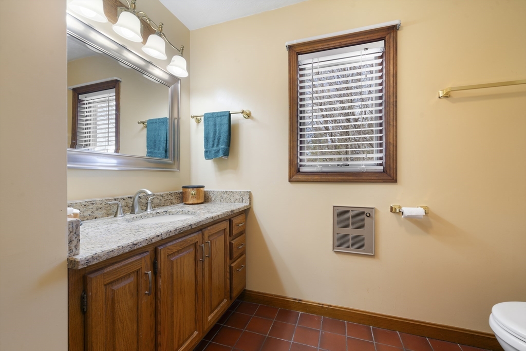 2 bed, 1 bath apartment for rent at 9 Greylock Ave Unit 1, Shrewsbury — photo 17 of 22