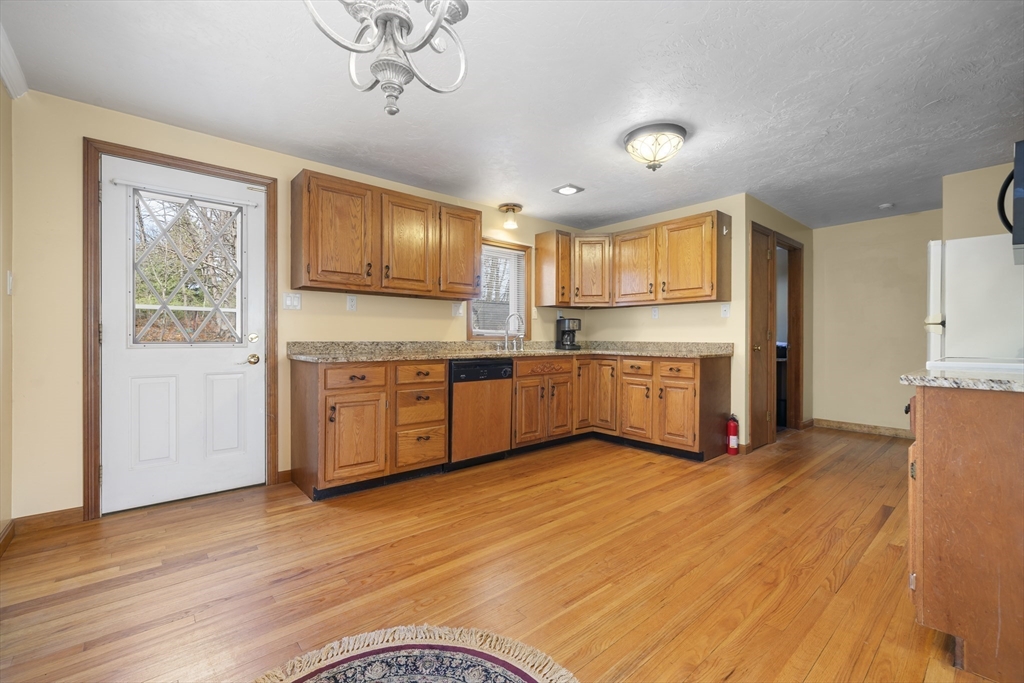 2 bed, 1 bath apartment for rent at 9 Greylock Ave Unit 1, Shrewsbury — photo 5 of 22