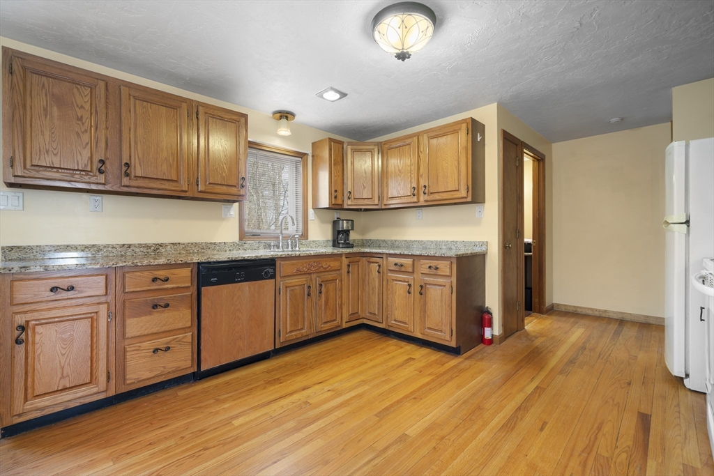 2 bed, 1 bath apartment for rent at 9 Greylock Ave Unit 1, Shrewsbury — photo 3 of 22