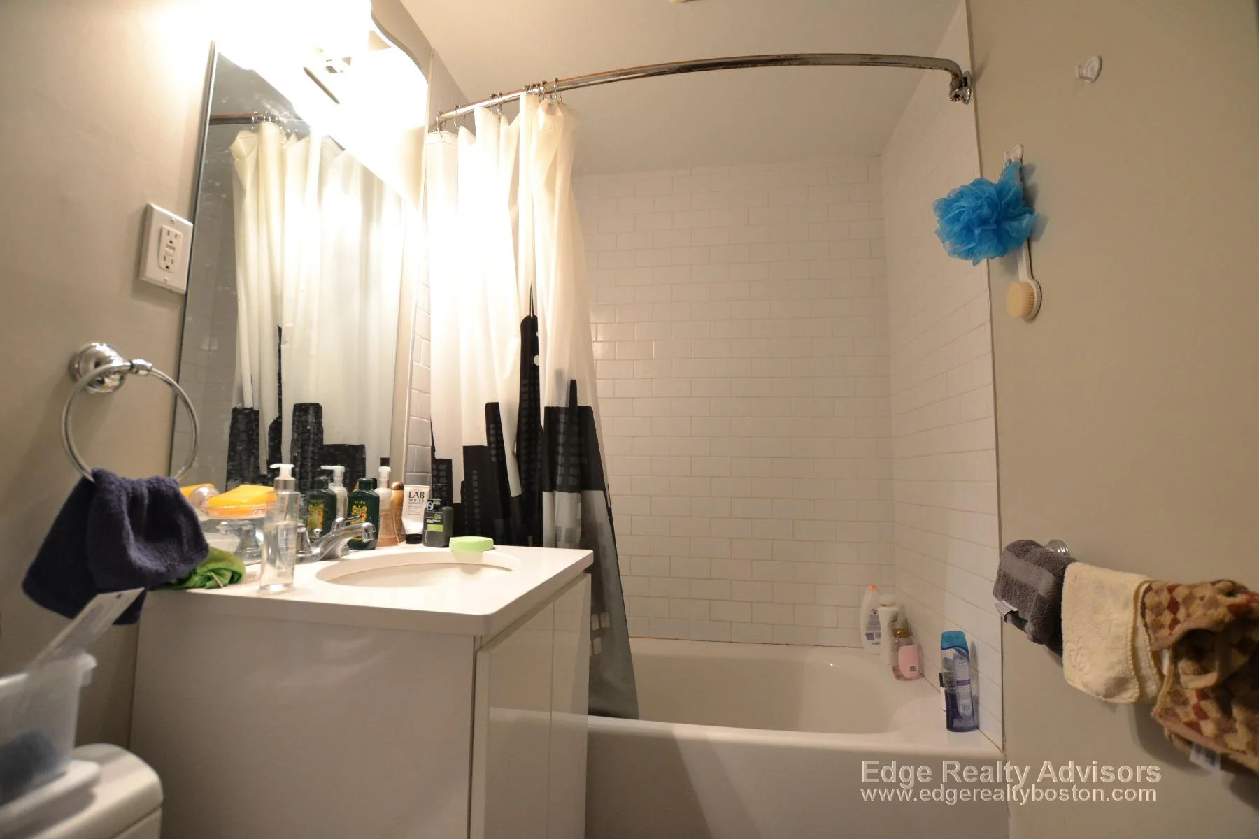 3 bed, 2 bath apartment for rent at 9 Greylock Rd Unit 1, Brighton — photo 3 of 6