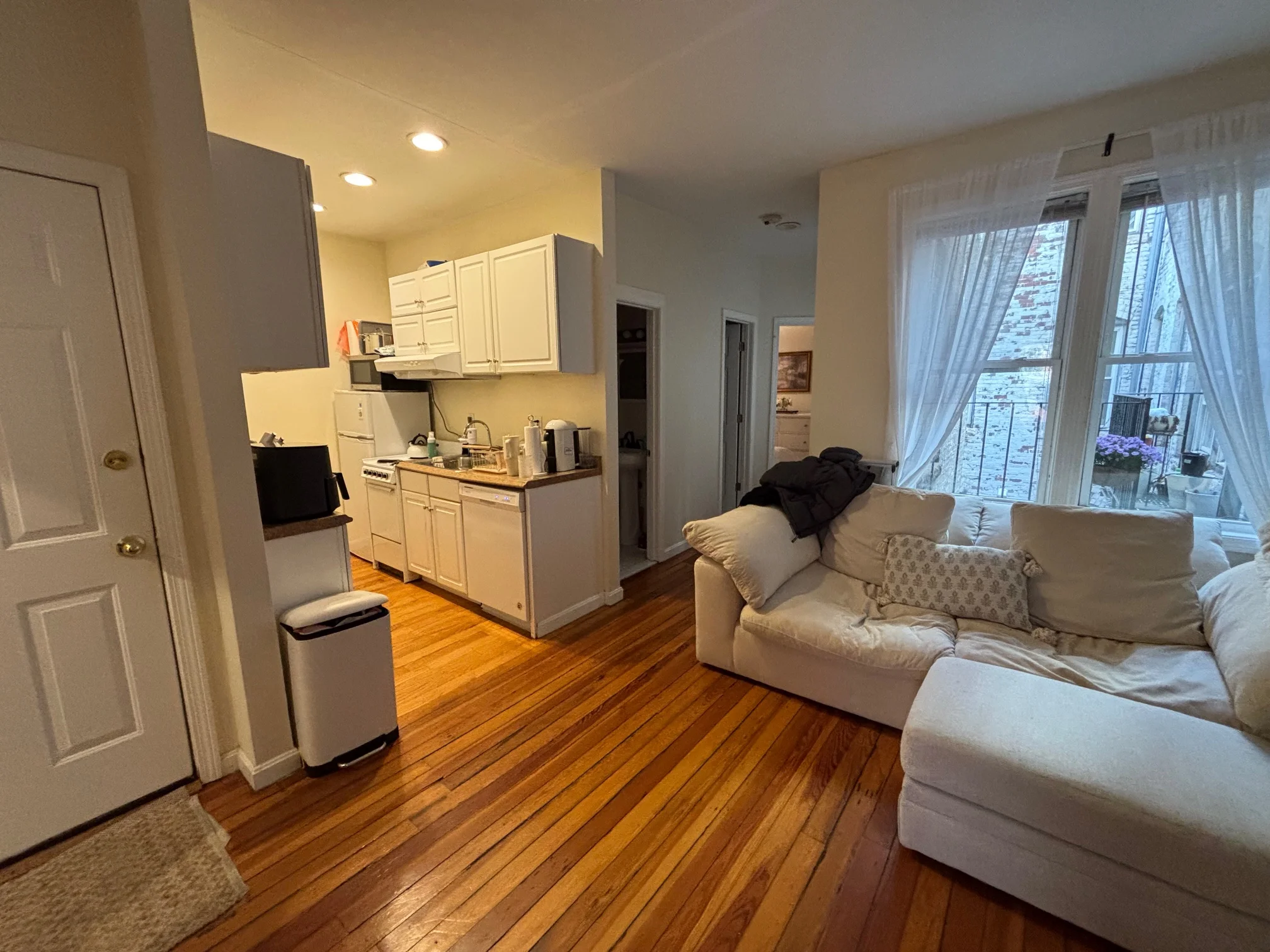3 bed, 2 bath apartment for rent at 9 Grove St Unit 2, Beacon Hill — photo 2 of 18