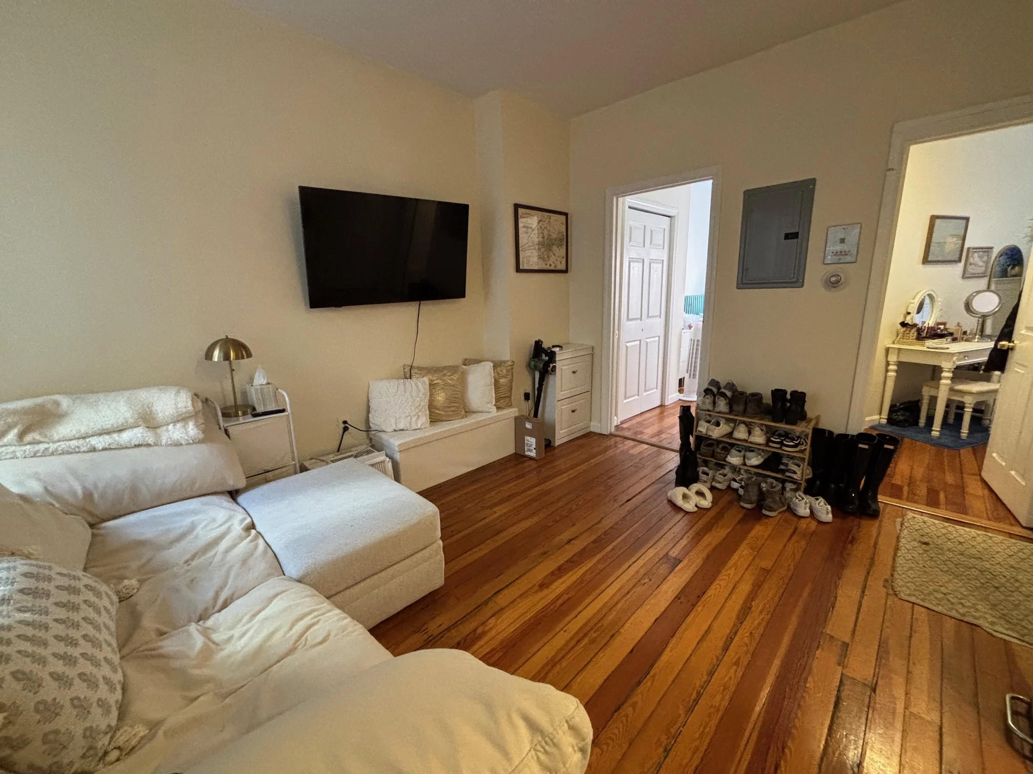 3 bed, 2 bath apartment for rent at 9 Grove St Unit 2, Beacon Hill — photo 3 of 18