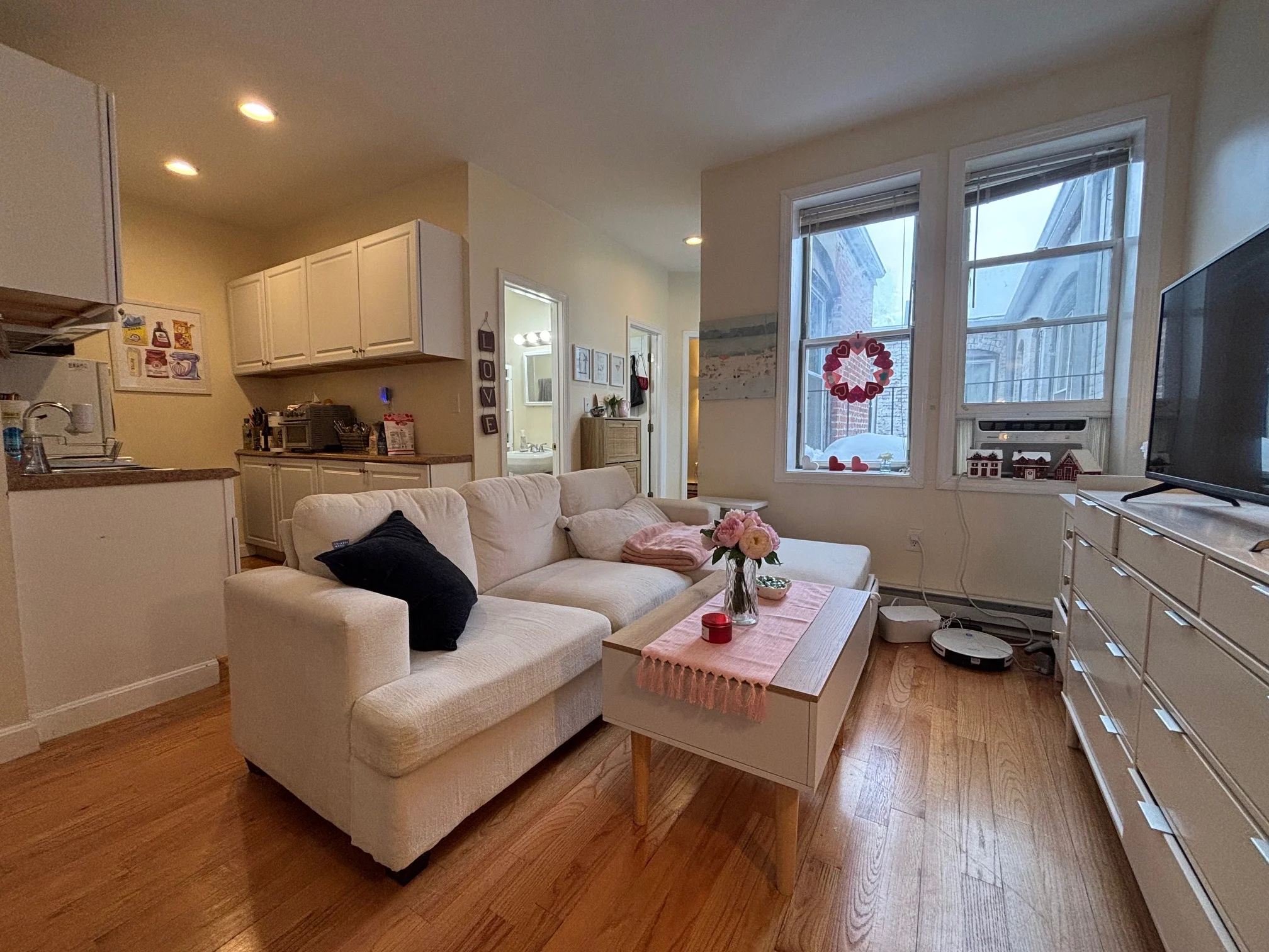 3 bed, 2 bath apartment for rent at 9 Grove St Unit 4, Beacon Hill — photo 2 of 22