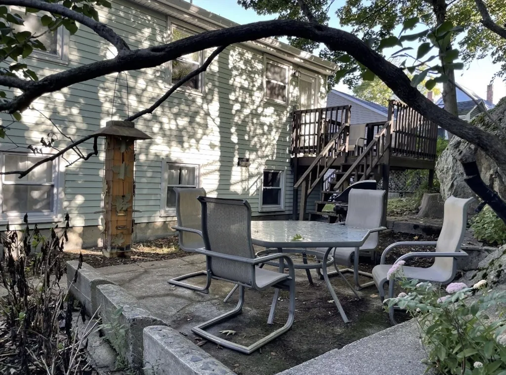 3 bed, 1 bath apartment for rent at 9 Grove Ter Unit 2, West Roxbury — photo 8 of 8