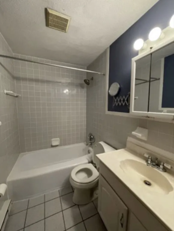 3 bed, 1 bath apartment for rent at 9 Grove Ter Unit 2, West Roxbury — photo 7 of 8