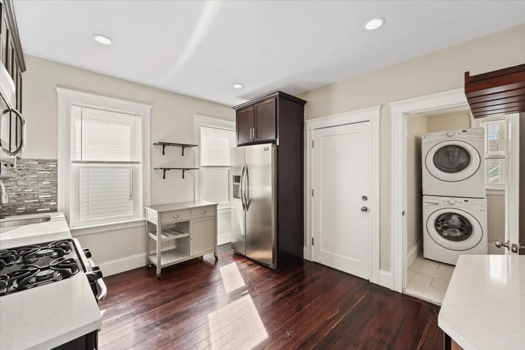 2 bed, 1 bath apartment for rent at 9 Hallam St Unit 3, Dorchester — photo 3 of 10