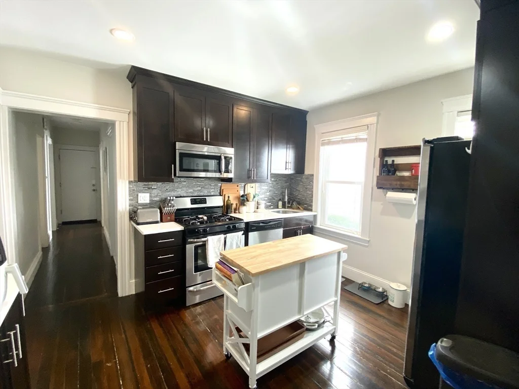 2 bed, 1 bath apartment for rent at 9 Hallam Unit 1, Dorchester — photo 4 of 13