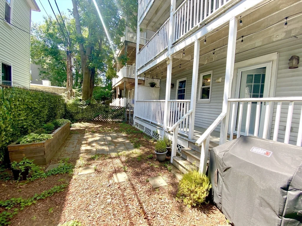 2 bed, 1 bath apartment for rent at 9 Hallam Unit 1, Dorchester — photo 11 of 13