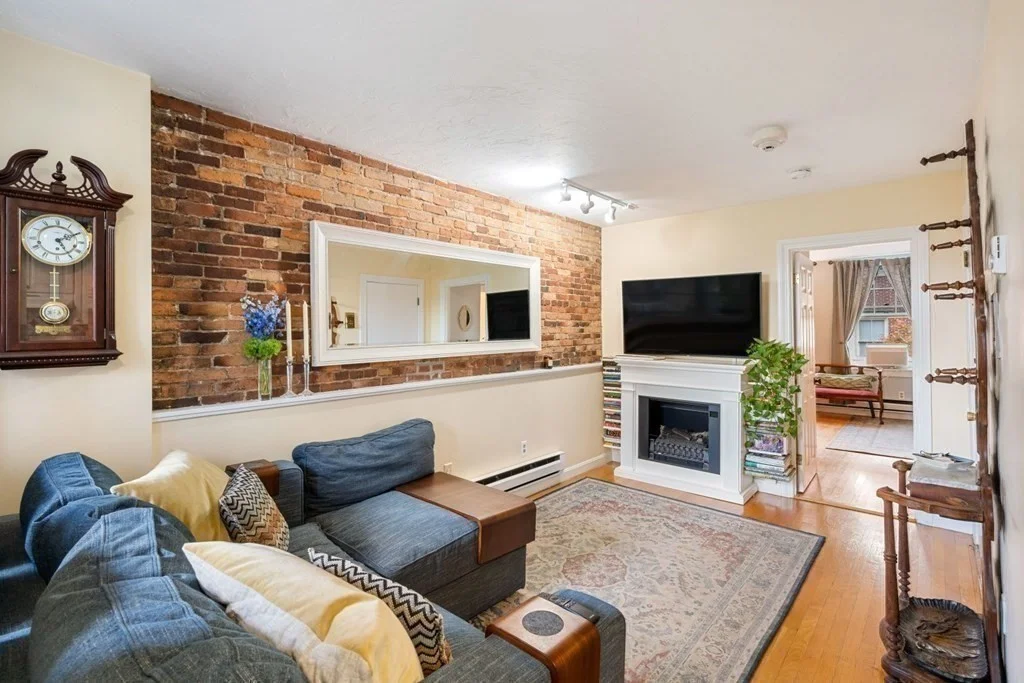 2 bed, 2 bath apartment for rent at 9 Hancock St Unit 4, Beacon Hill — photo 2 of 10