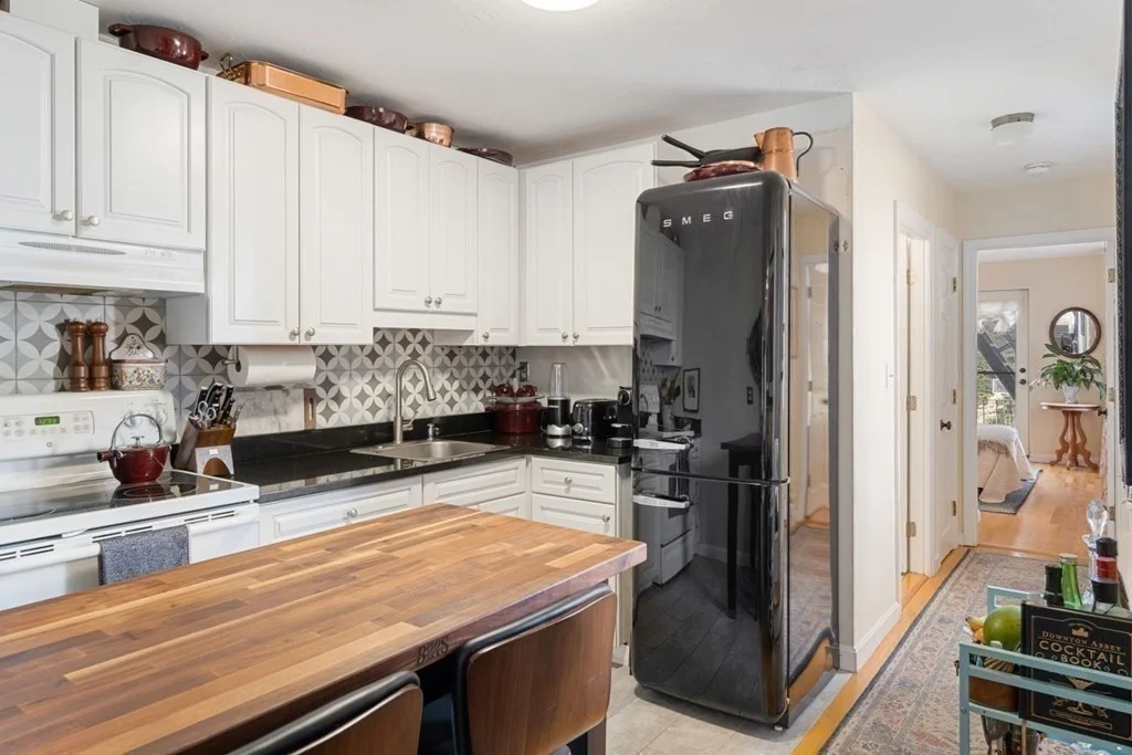 2 bed, 2 bath apartment for rent at 9 Hancock St Unit 4, Beacon Hill — photo 3 of 10