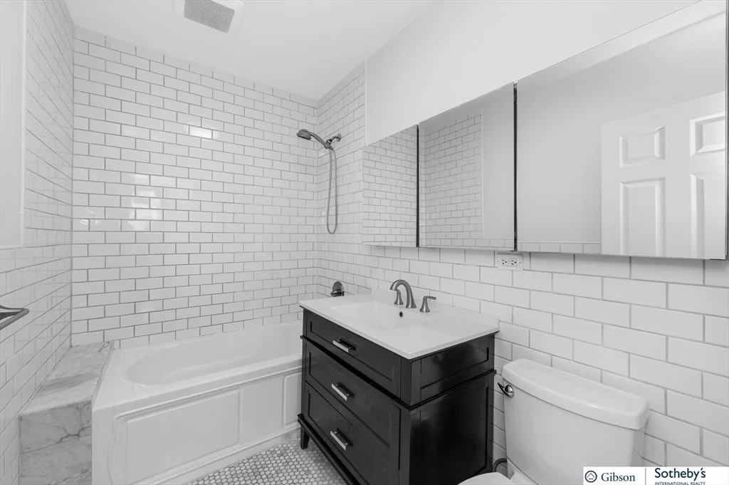 4 bed, 1 bath apartment for rent at 9 Hansborough St Unit 3, Dorchester — photo 3 of 14