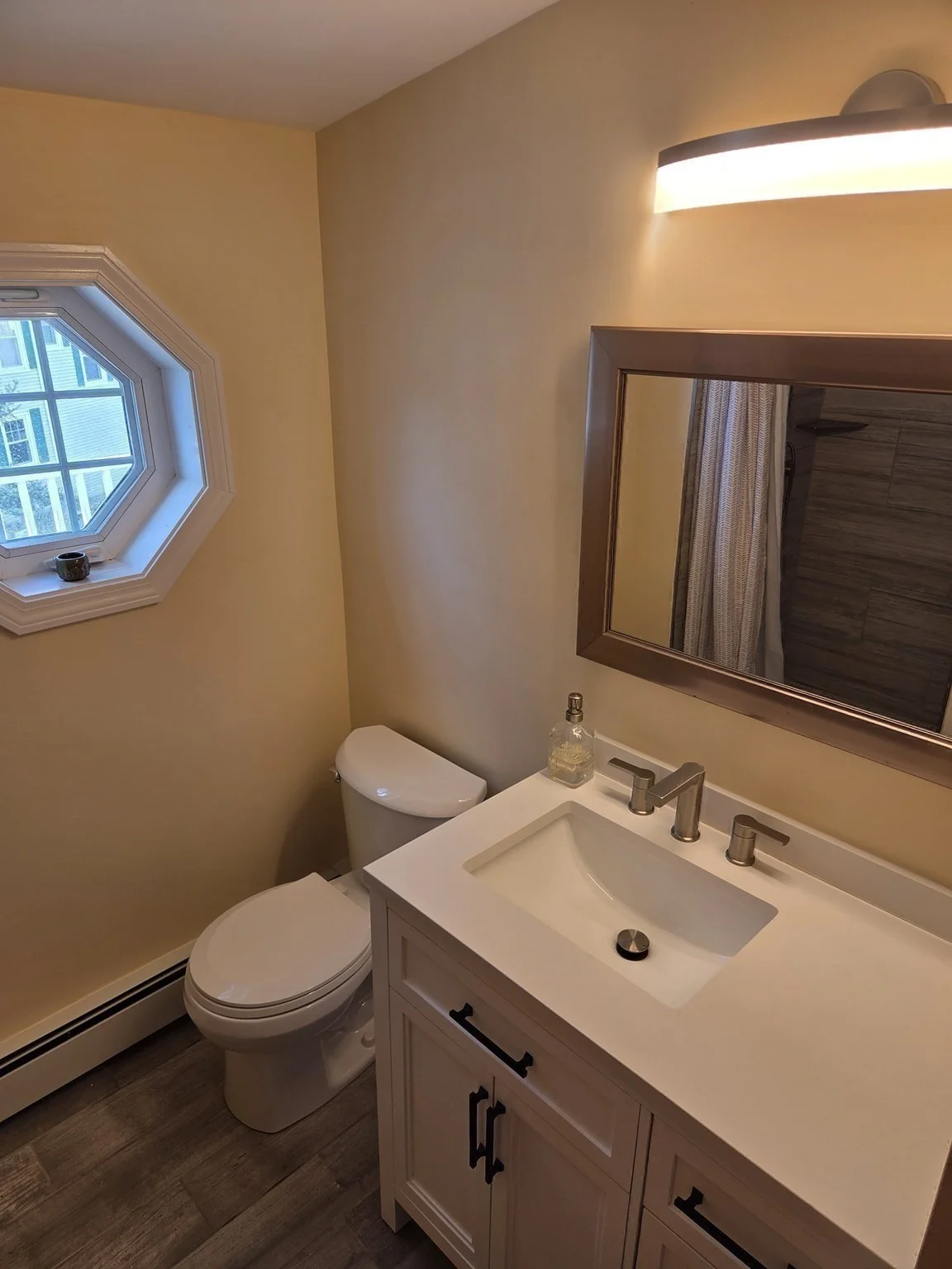 3 bed, 3 bath apartment for rent at 9 Harbor View Rd, Nahant — photo 15 of 24