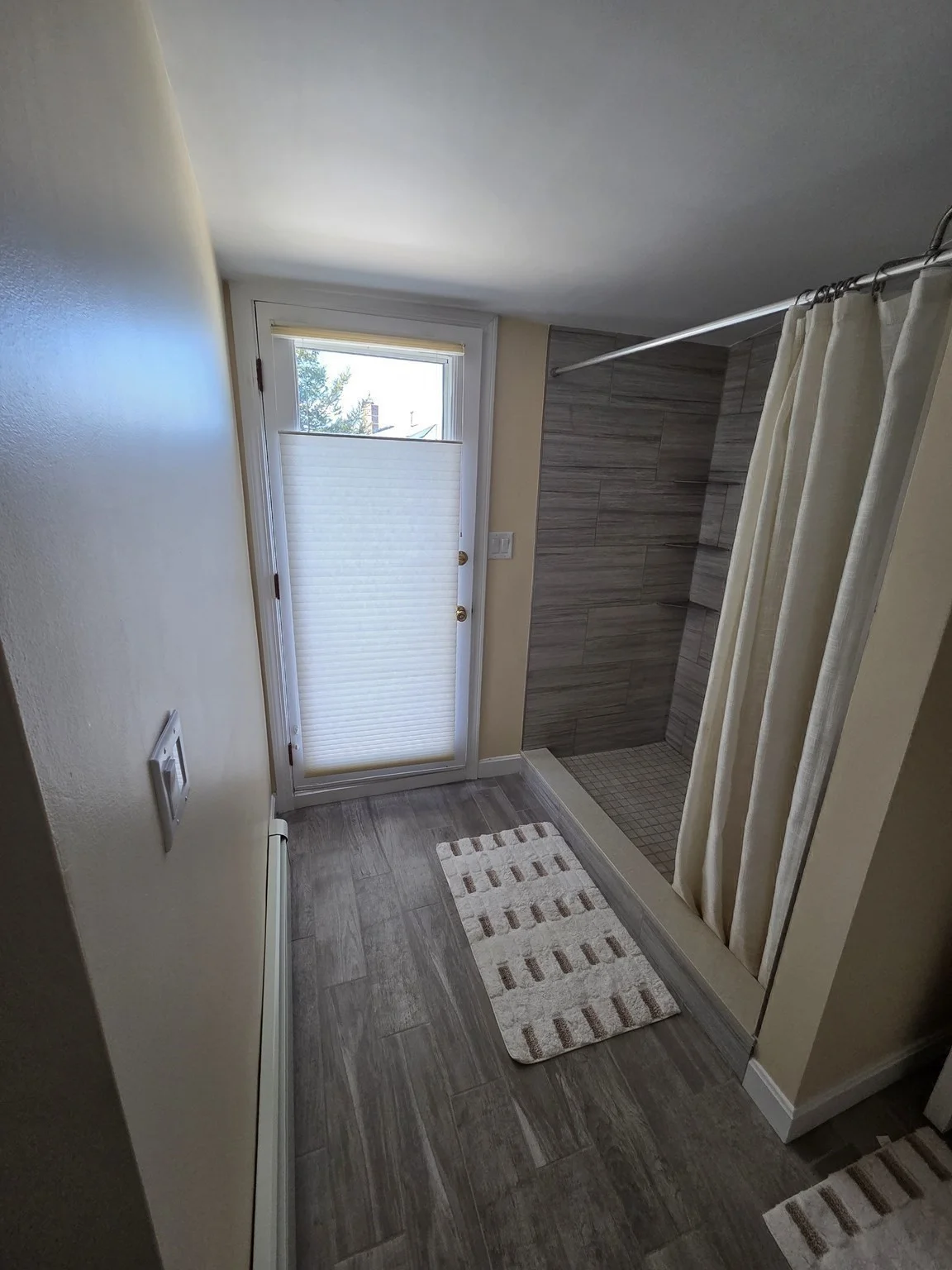 3 bed, 3 bath apartment for rent at 9 Harbor View Rd, Nahant — photo 13 of 24