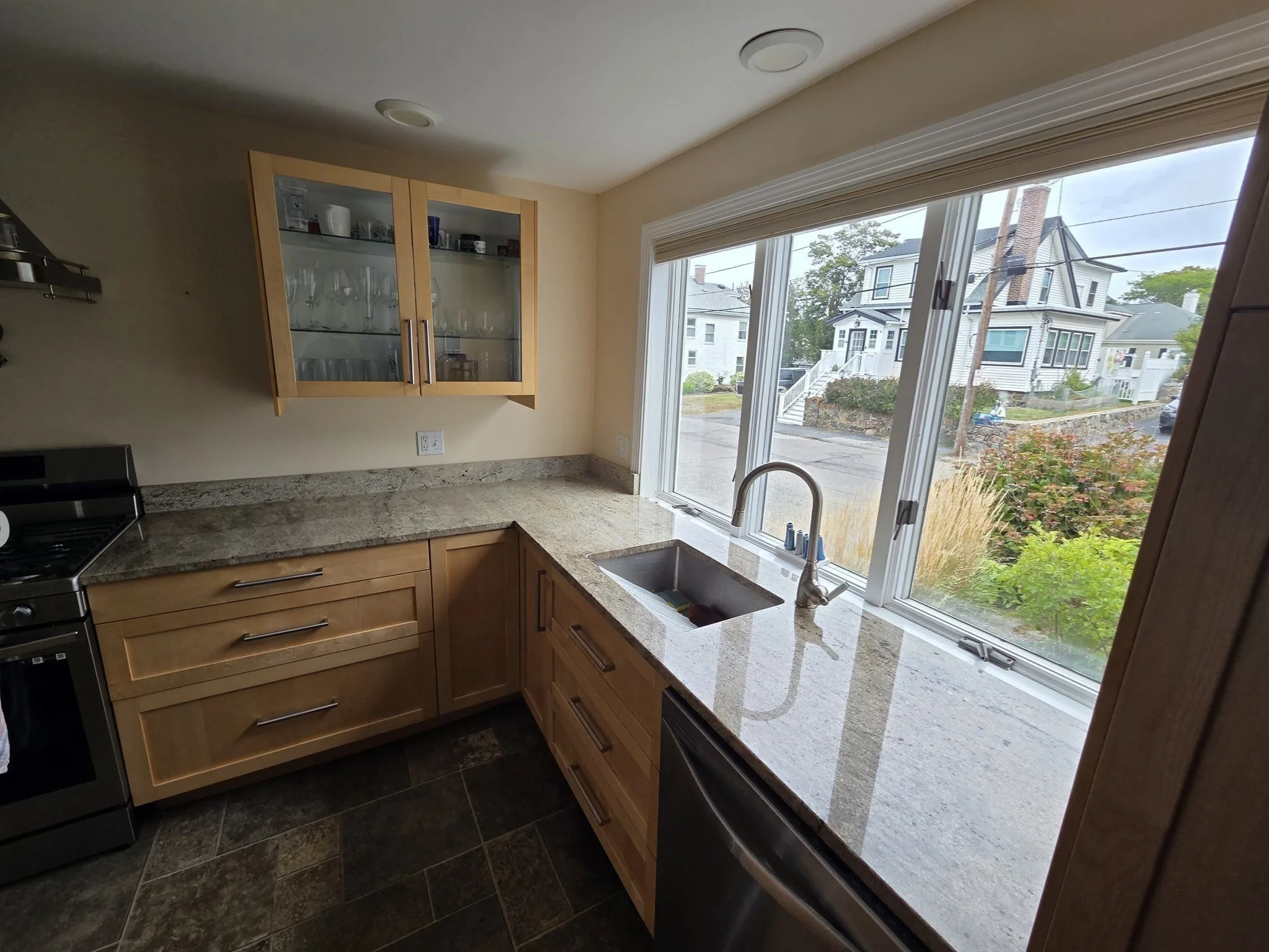 3 bed, 3 bath apartment for rent at 9 Harbor View Rd, Nahant — photo 6 of 24