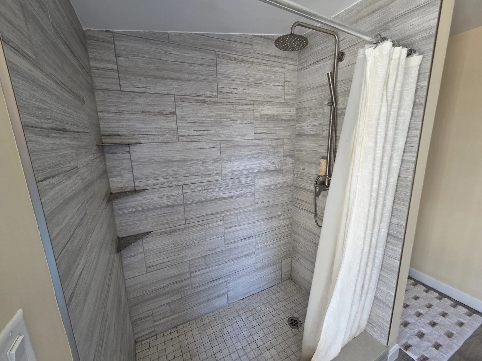 3 bed, 3 bath apartment for rent at 9 Harbor View Rd, Nahant — photo 14 of 24