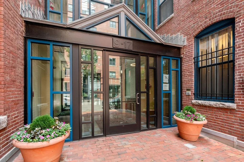 1 bed, 1 bath apartment for rent at 9 Harcourt St Unit 402B, Back Bay