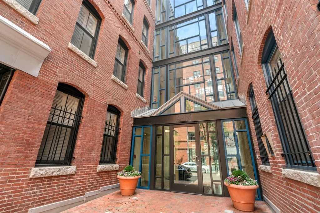 1 bed, 1 bath apartment for rent at 9 Harcourt St Unit 402B, Back Bay — photo 2 of 9