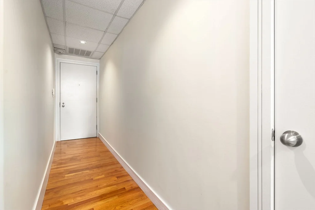 1 bed, 1 bath apartment for rent at 9 Harcourt St Unit 402B, Back Bay — photo 8 of 9