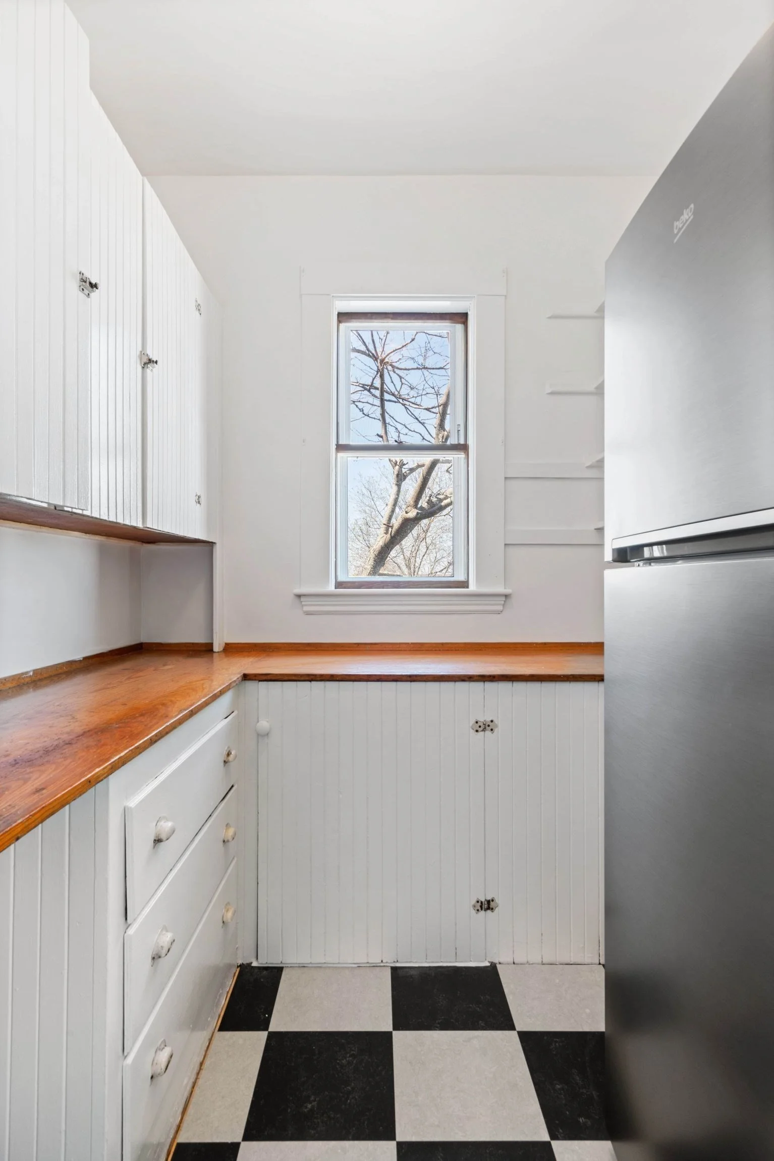 2 bed, 1 bath apartment for rent at 9 Hardan Unit 3, Teele Square — photo 7 of 15