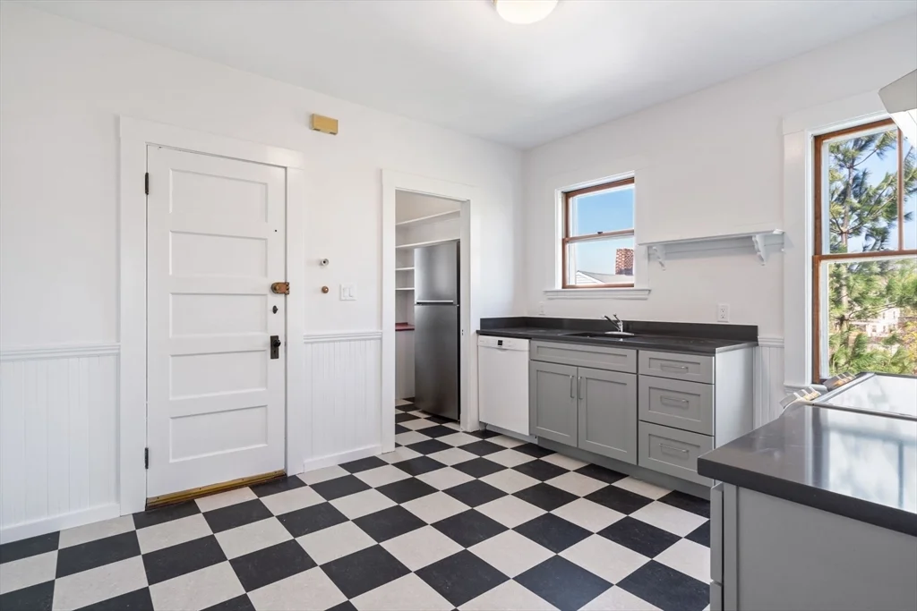 2 bed, 1 bath apartment for rent at 9 Hardan Unit 3, Teele Square — photo 6 of 15