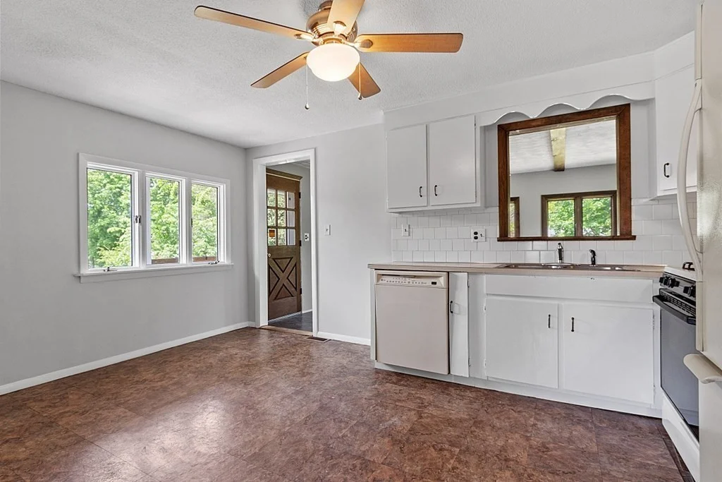 3 bed, 1 bath apartment for rent at 9 Haskell Rd, Pepperell — photo 4 of 22