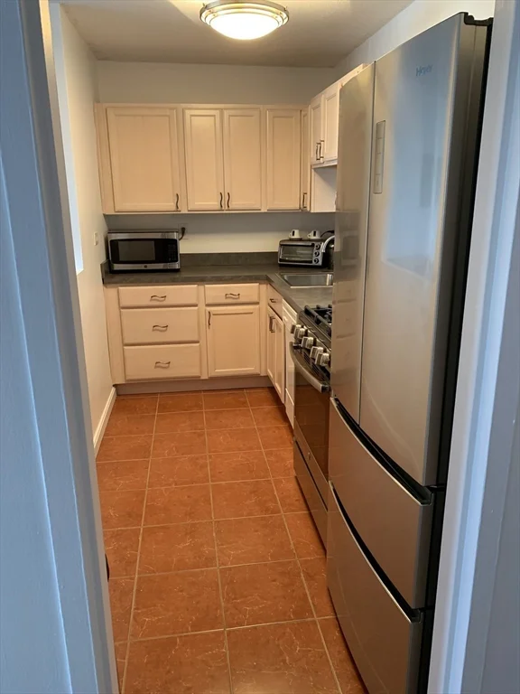 Studio bed, 1 bath apartment for rent at 9 Hawthorne Pl Unit 16B, West End — photo 11 of 23