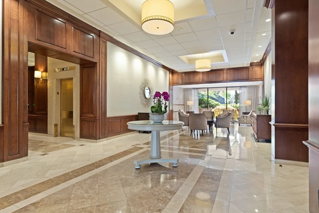1 bed, 1 bath apartment for rent at 9 Hawthorne Pl Unit 7J, West End