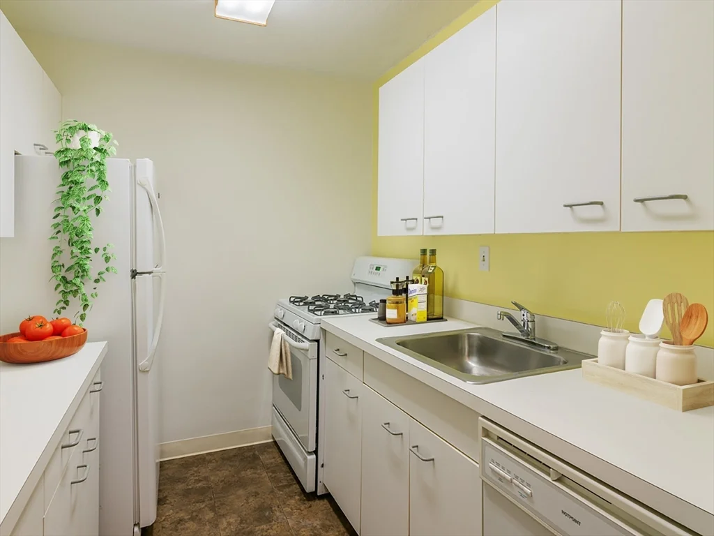 2 bed, 2 bath apartment for rent at 9 Hawthorne Unit 7N, West End — photo 3 of 7