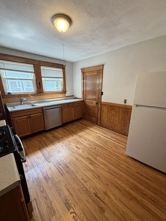 2 bed, 1 bath apartment for rent at 9 Herbertson Rd Unit 1, Jamaica Plain — photo 7 of 10