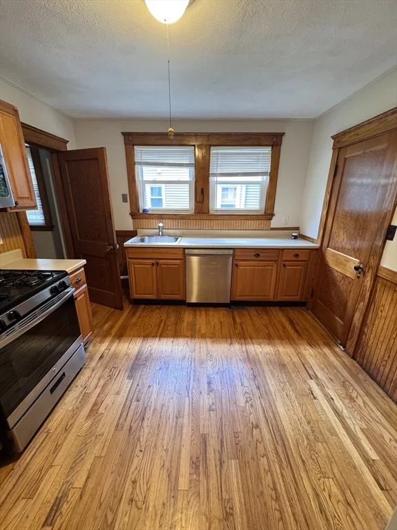 2 bed, 1 bath apartment for rent at 9 Herbertson Rd Unit 1, Jamaica Plain — photo 4 of 10