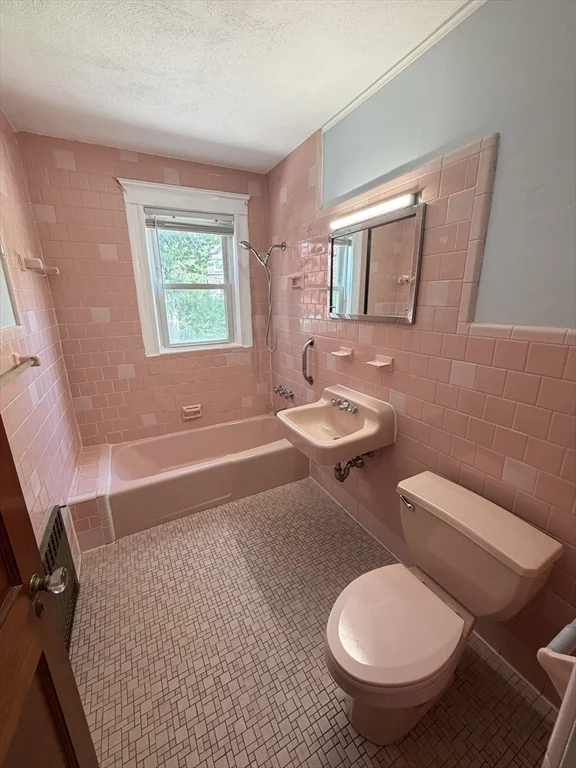 2 bed, 1 bath apartment for rent at 9 Herbertson Rd Unit 1, Jamaica Plain — photo 8 of 10