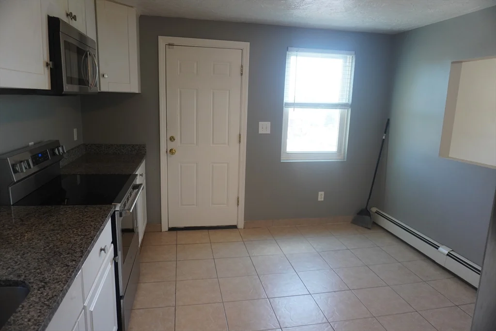 2 bed, 1 bath apartment for rent at 9 Hesper St Unit 9, Lynn — photo 6 of 20