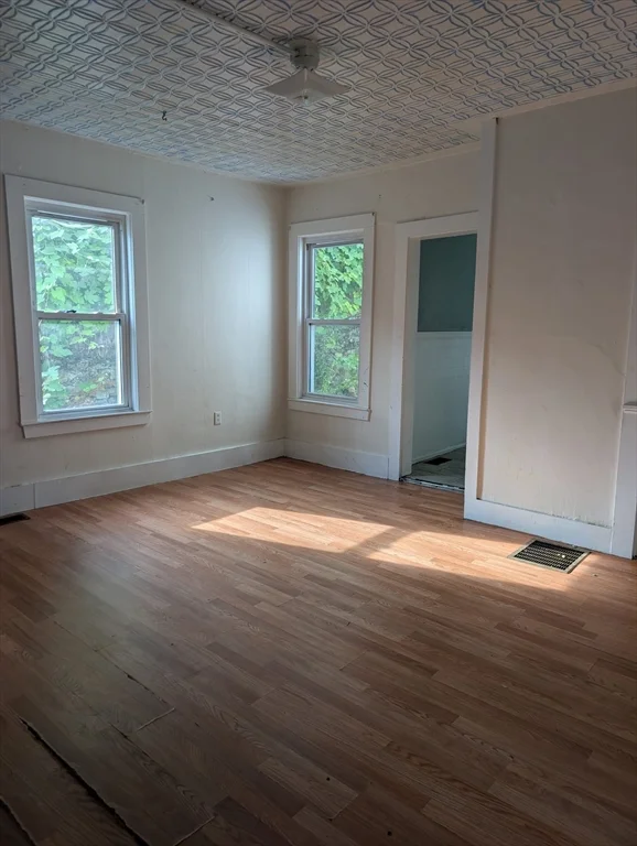 3 bed, 1 bath apartment for rent at 9 High Unit 1, Marlborough — photo 5 of 6