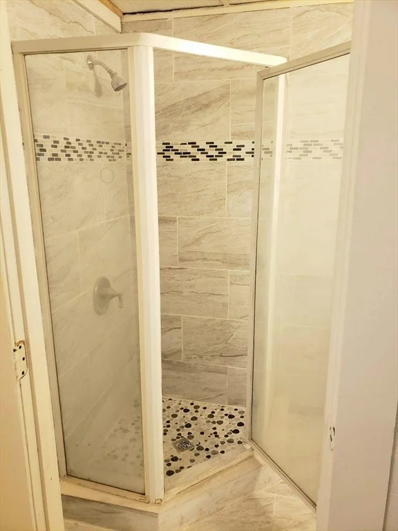 3 bed, 1 bath apartment for rent at 9 High Unit 1, Marlborough — photo 6 of 6