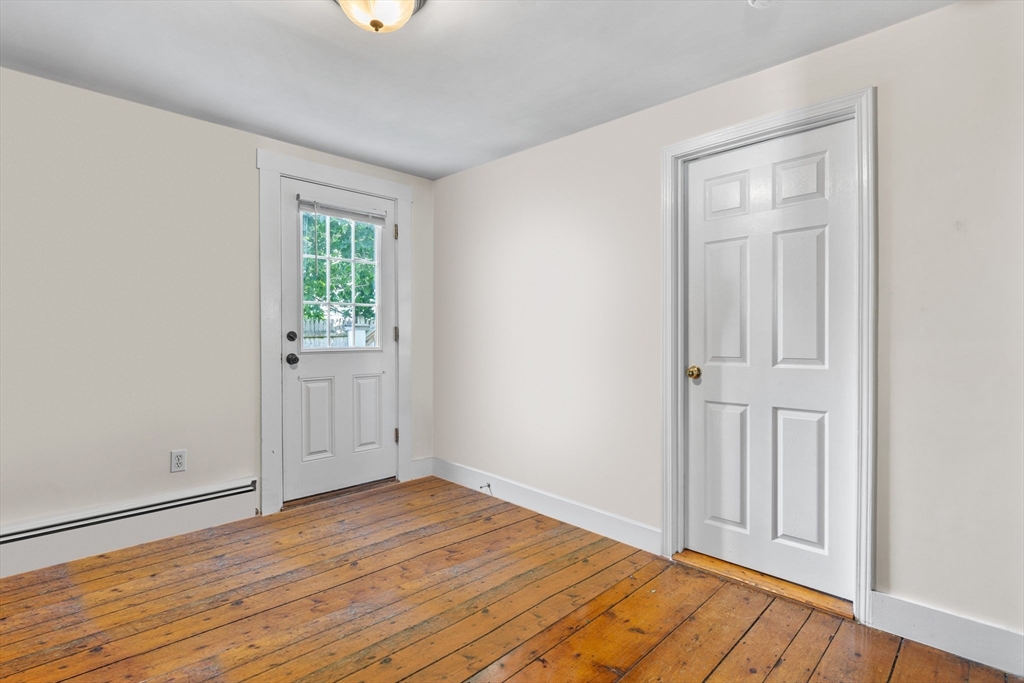 2 bed, 1 bath apartment for rent at 9 Hodges Ct Unit 1, Salem — photo 8 of 13