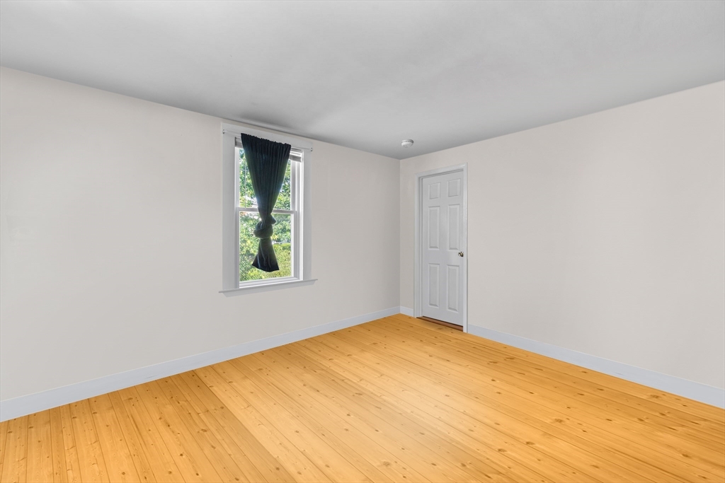 2 bed, 1 bath apartment for rent at 9 Hodges Ct Unit 1, Salem — photo 2 of 13