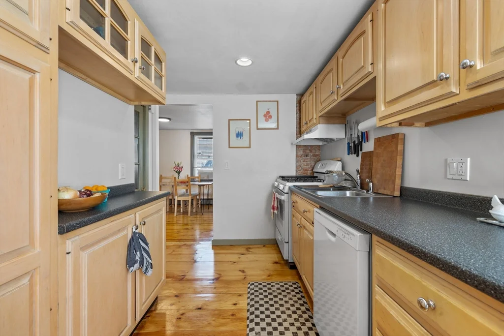 2 bed, 1 bath apartment for rent at 9 Hodges Ct Unit 2, Salem — photo 10 of 16